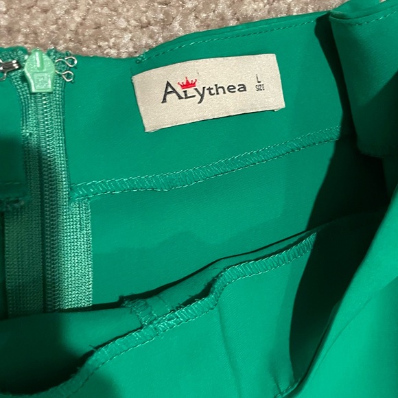 Green pants with tie up detail (L) - Picture 4 of 6